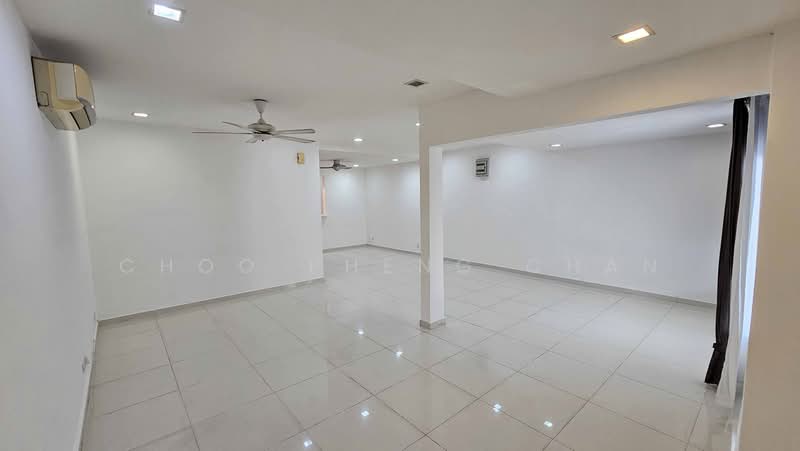 2-storey Terraced House for Sale in Bandar Kinrara Seksyen 5 (Bandar Kinrara) - Choo Pheng Chan - Living Room - PropertyGuru.com.my