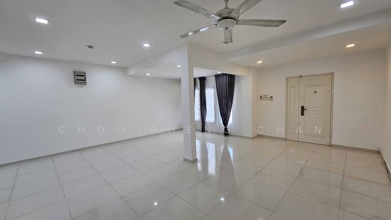 2-storey Terraced House for Sale in Bandar Kinrara Seksyen 5 (Bandar Kinrara) - Choo Pheng Chan - Living Room - PropertyGuru.com.my