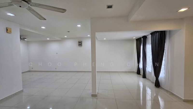 2-storey Terraced House for Sale in Bandar Kinrara Seksyen 5 (Bandar Kinrara) - Choo Pheng Chan - Living Room - PropertyGuru.com.my