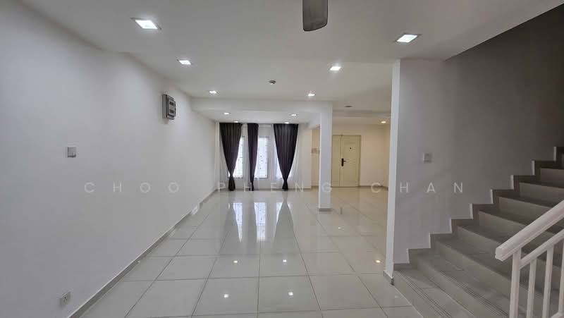 2-storey Terraced House for Sale in Bandar Kinrara Seksyen 5 (Bandar Kinrara) - Choo Pheng Chan - Living Room - PropertyGuru.com.my