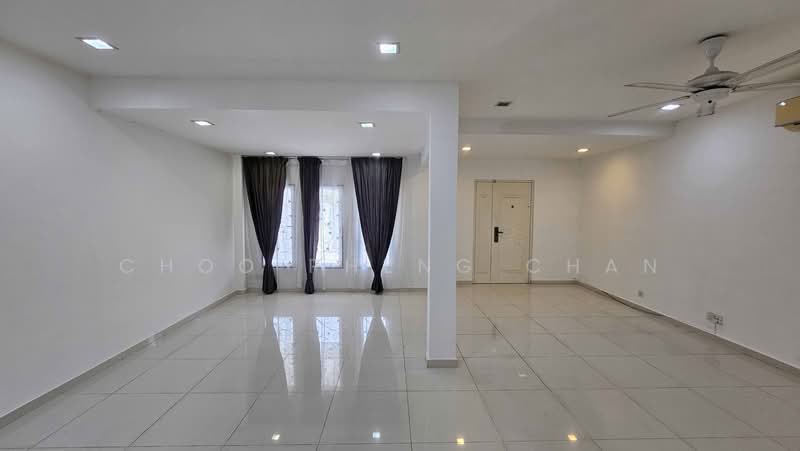 2-storey Terraced House for Sale in Bandar Kinrara Seksyen 5 (Bandar Kinrara) - Choo Pheng Chan - Living Room - PropertyGuru.com.my