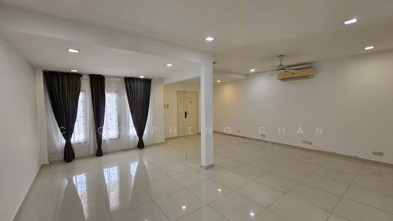 2-storey Terraced House for Sale in Bandar Kinrara Seksyen 5 (Bandar Kinrara) - Choo Pheng Chan - Living Room - PropertyGuru.com.my