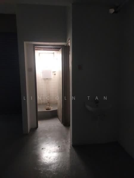 Shop / Office for Rent in Kepong Entrepreneurs Park (Batu) - Lincoln Tan - Bathroom - PropertyGuru.com.my