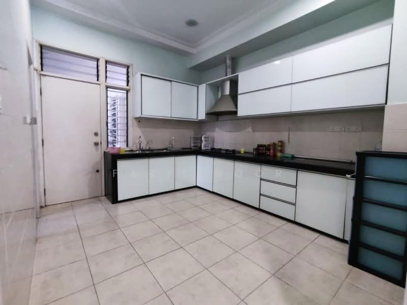 Cluster House for Sale in Sunway Alam Suria (Shah Alam) - Fazie Noor - Kitchen - PropertyGuru.com.my