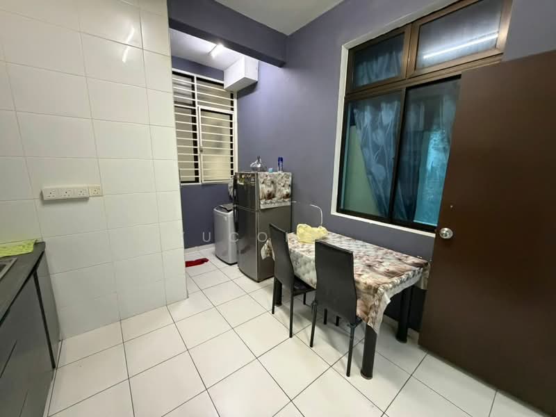 Service Residence for Sale at Sky Gardens Residences - Yucong . - Kitchen - PropertyGuru.com.my