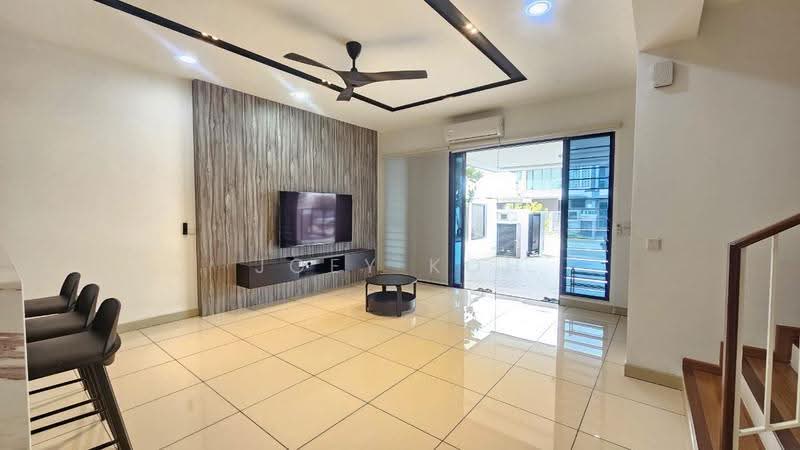 Rumah Teres 2-Tingkat untuk Disewa di Denai Alam (Shah Alam) - Joey Koh - Living Room - PropertyGuru.com.my