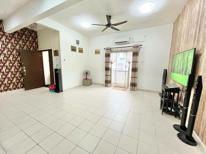 Rumah Bandar untuk Dijual di Kajang (Selangor) - Zul Arif - Living Room - PropertyGuru.com.my