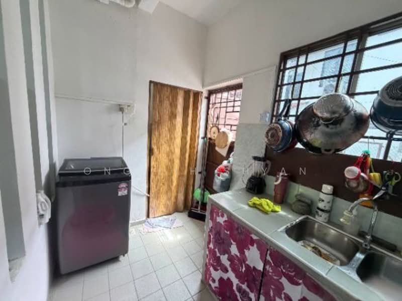 Rumah Teres 2 Tingkat untuk Dijual di Taman Mutiara Rini (Skudai) - Ong Lih Shyan - Kitchen - PropertyGuru.com.my