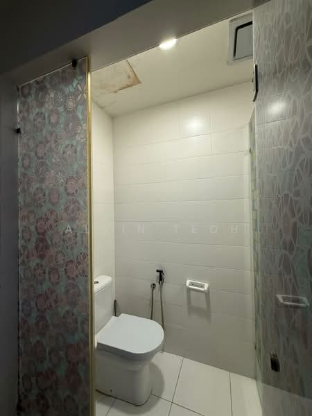 Servis Apartment untuk Dijual di Trefoil @ Setia City - Alvin Teoh - Bathroom - PropertyGuru.com.my