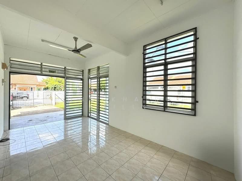 1-storey Terraced House for Sale in Bandar Saujana Putra (Tanjong Duabelas) - Mohd Khairul Amilin - Living Room - PropertyGuru.com.my