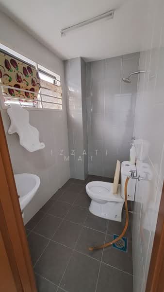 2-storey Terraced House for Sale in Taman Saujana KLIA (Sepang) - Izzati Mat - Bathroom - PropertyGuru.com.my