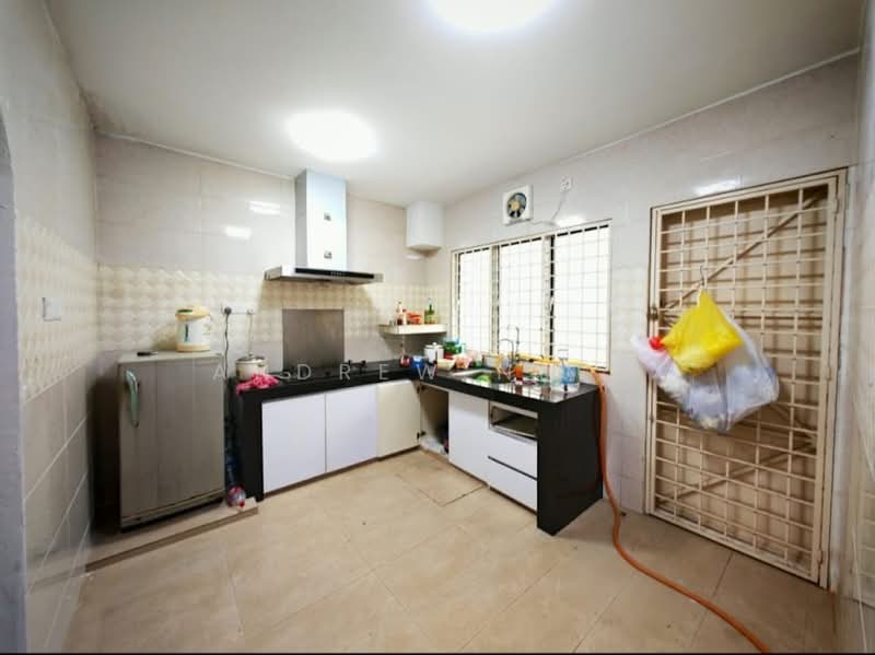 Rumah Teres 3 Tingkat untuk Dijual di Taman Dagang (Ampang) - Andrew Neoh - Kitchen - PropertyGuru.com.my