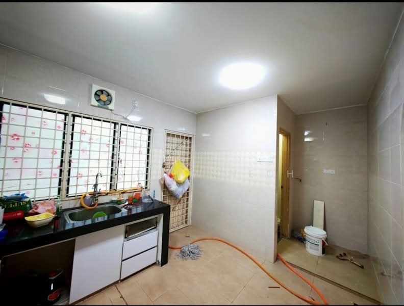 Rumah Teres 3 Tingkat untuk Dijual di Taman Dagang (Ampang) - Andrew Neoh - Kitchen - PropertyGuru.com.my