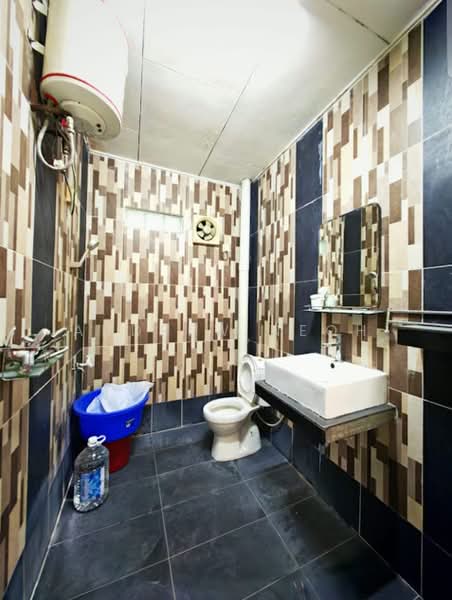 Rumah Teres 3 Tingkat untuk Dijual di Taman Dagang (Ampang) - Andrew Neoh - Bathroom - PropertyGuru.com.my