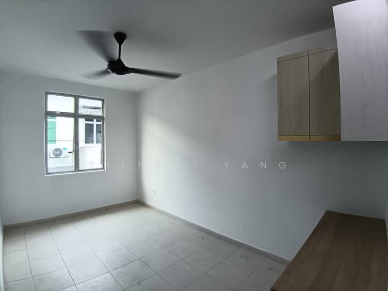 3-storey Terraced House for Rent in Taman Kundang Jaya (Rawang) - Tiffany Yang - Bedroom - PropertyGuru.com.my