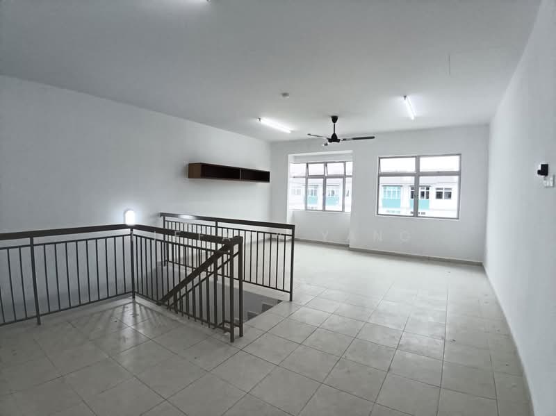 3-storey Terraced House for Rent in Taman Kundang Jaya (Rawang) - Tiffany Yang - Top Floor Living Hall - PropertyGuru.com.my