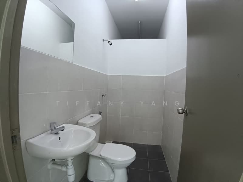 3-storey Terraced House for Rent in Taman Kundang Jaya (Rawang) - Tiffany Yang - Bathroom - PropertyGuru.com.my