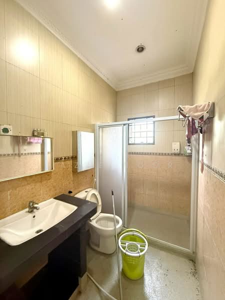 Rumah Teres 2 Tingkat untuk Dijual di Bandar Nusaputra (Puchong) - Fazie Noor - Bathroom - PropertyGuru.com.my