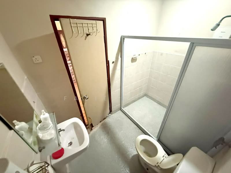 Rumah Teres 2 Tingkat untuk Dijual di Bandar Nusaputra (Puchong) - Fazie Noor - Bathroom - PropertyGuru.com.my