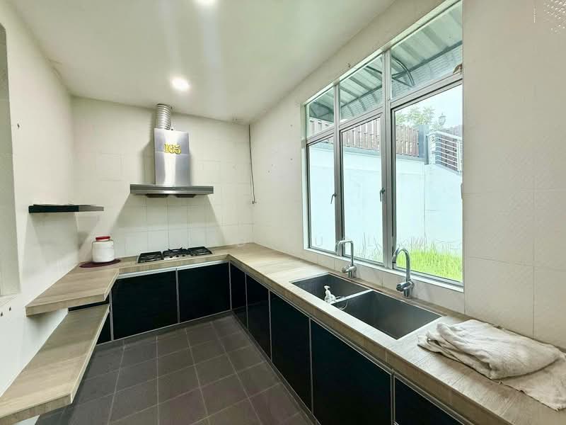 Bungalow for Sale in Kota Emerald (Rawang) - Ahmad Muslim - Kitchen - PropertyGuru.com.my