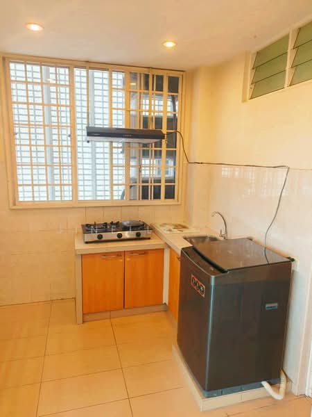 Kondominium untuk Disewa di Gurney Beach Resort - Jinelle Ong - Kitchen - PropertyGuru.com.my