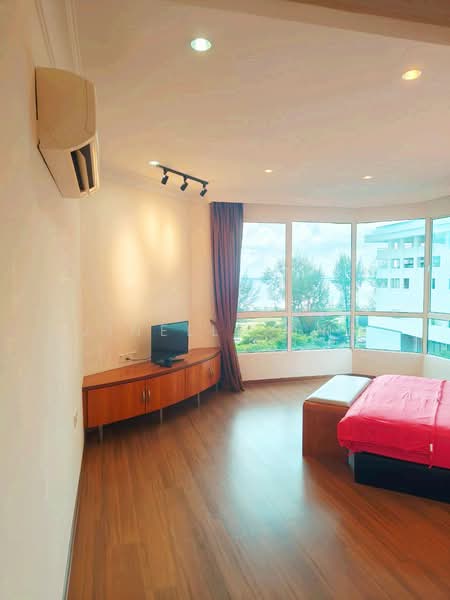 Kondominium untuk Disewa di Gurney Beach Resort - Jinelle Ong - Bedroom - PropertyGuru.com.my