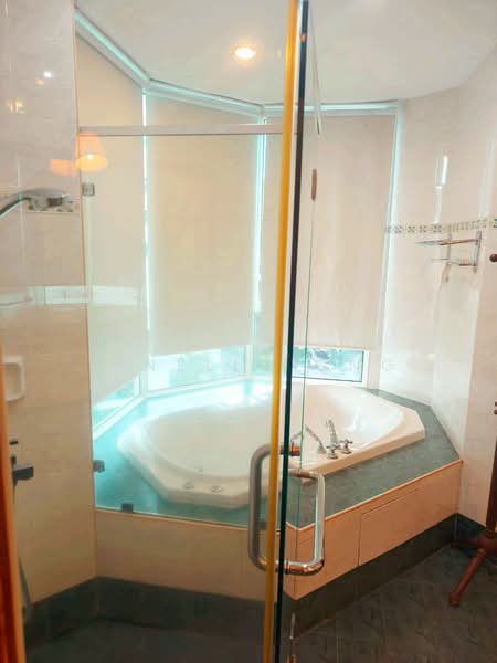 Kondominium untuk Disewa di Gurney Beach Resort - Jinelle Ong - Bathroom - PropertyGuru.com.my