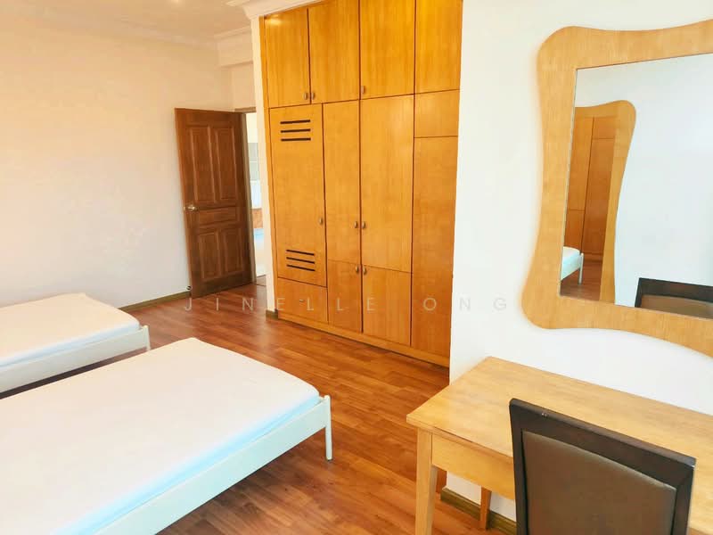 Kondominium untuk Disewa di Gurney Beach Resort - Jinelle Ong - Bedroom - PropertyGuru.com.my