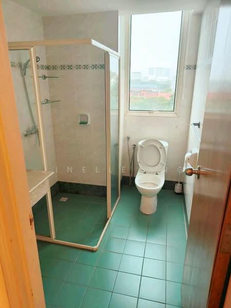 Kondominium untuk Disewa di Gurney Beach Resort - Jinelle Ong - Bathroom - PropertyGuru.com.my