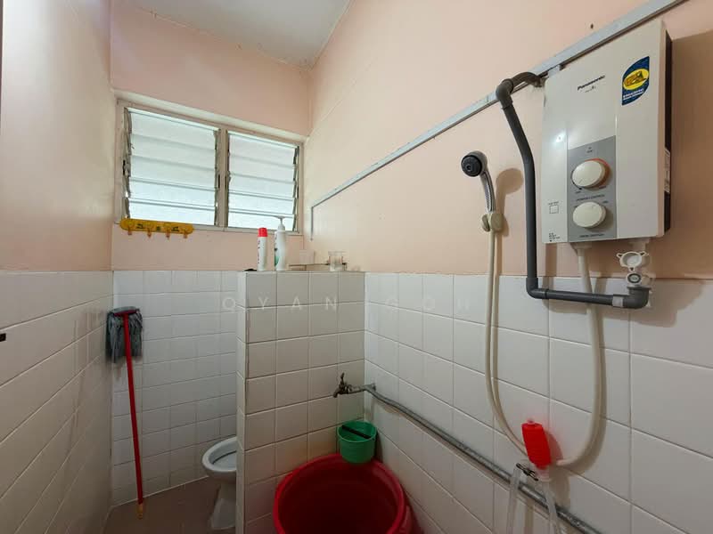 Rumah Berkembar untuk Dijual di Island Glades (Jelutong) - Qyan Goh - Bathroom - PropertyGuru.com.my