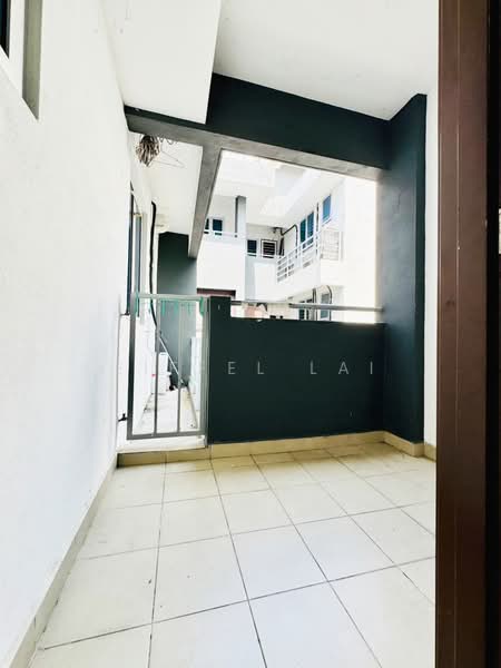 Pangsapuri untuk Disewa di Putra 1 - Eiffel Lai - Balcony - PropertyGuru.com.my