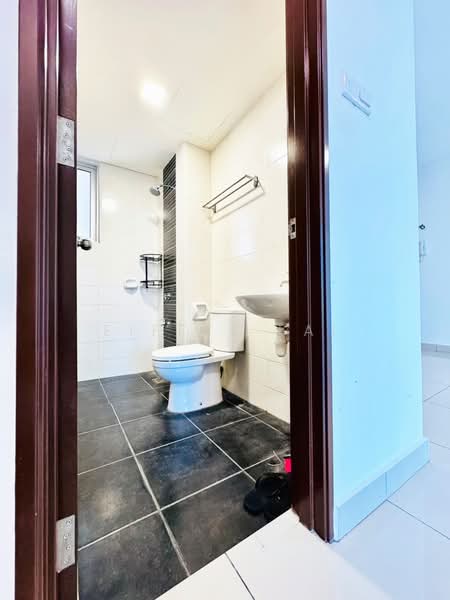 Pangsapuri untuk Disewa di Putra 1 - Eiffel Lai - Bathroom - PropertyGuru.com.my
