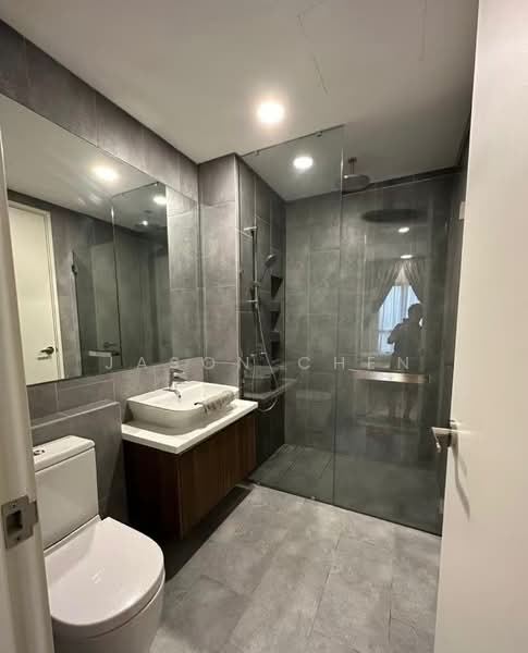 Servis Apartment untuk Disewa di Ativo Suites @ Damansara Avenue - Jason Chen - Bathroom - PropertyGuru.com.my