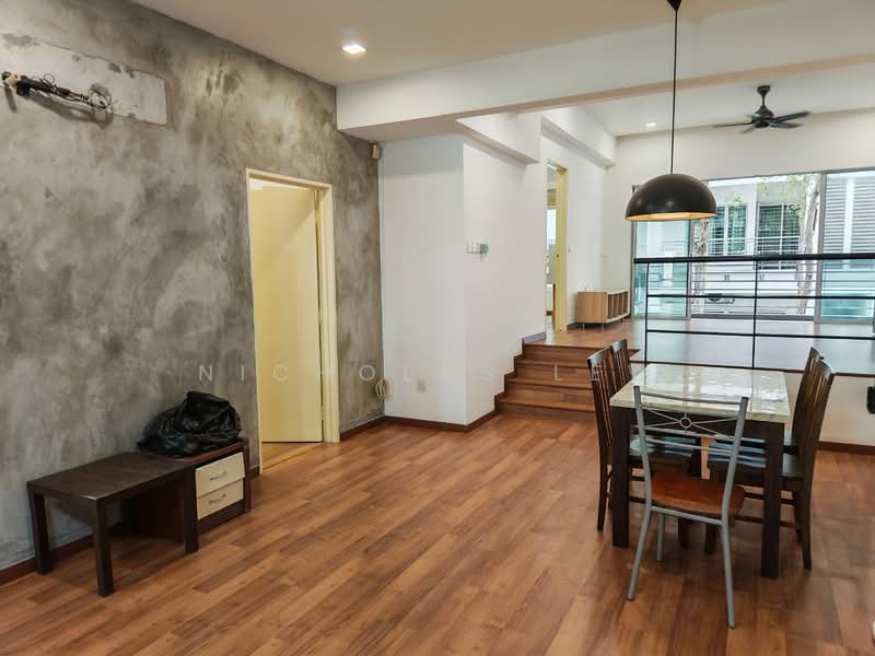 Rumah Bandar untuk Disewa di Seri Kembangan (Selangor) - Nicholas Lew - Living Room - PropertyGuru.com.my