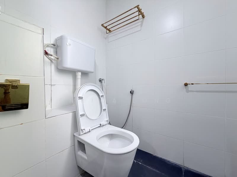 Service Residence for Sale at V@SUMMERPLACE - Enrica Long - Bathroom - PropertyGuru.com.my