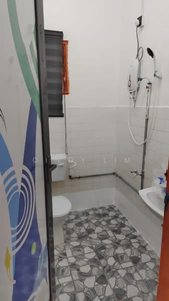 1-storey Terraced House for Rent in Taman Johor Jaya (Johor Bahru) - Cindy Lim - Bathroom - PropertyGuru.com.my