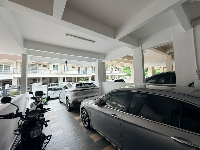 Townhouse for Sale in Batu Caves (Selangor) - Jack Cheng - Car Park - PropertyGuru.com.my