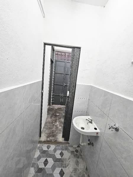2-storey Terraced House for Rent in Taman Desa Murni (Butterworth) - Michelle Chia - Bathroom - PropertyGuru.com.my