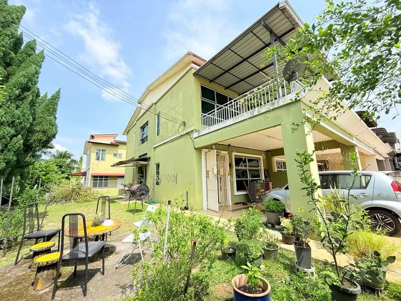 2-storey Terraced House for Sale in Bandar Warisan Puteri (Ampangan) - Hassan Basri Suhaimi - Exterior - PropertyGuru.com.my