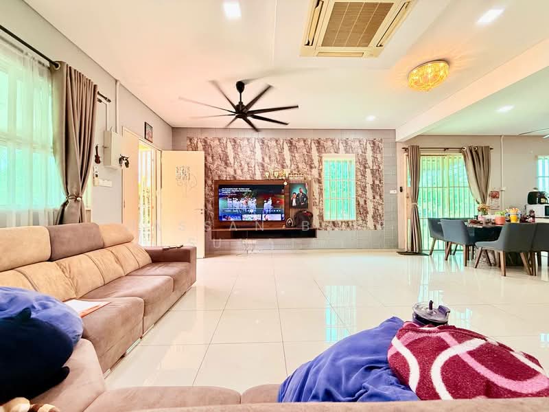 2-storey Terraced House for Sale in Bandar Warisan Puteri (Ampangan) - Hassan Basri Suhaimi - Living Room - PropertyGuru.com.my