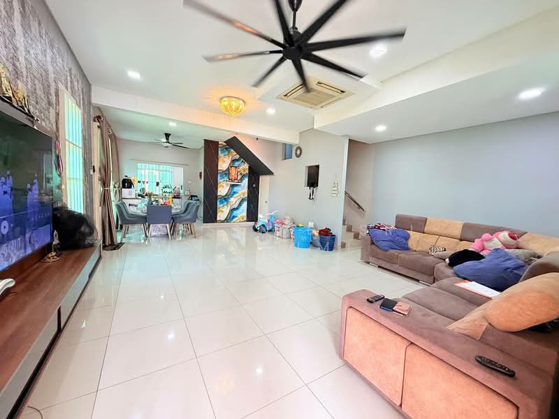 2-storey Terraced House for Sale in Bandar Warisan Puteri (Ampangan) - Hassan Basri Suhaimi - Living Room - PropertyGuru.com.my