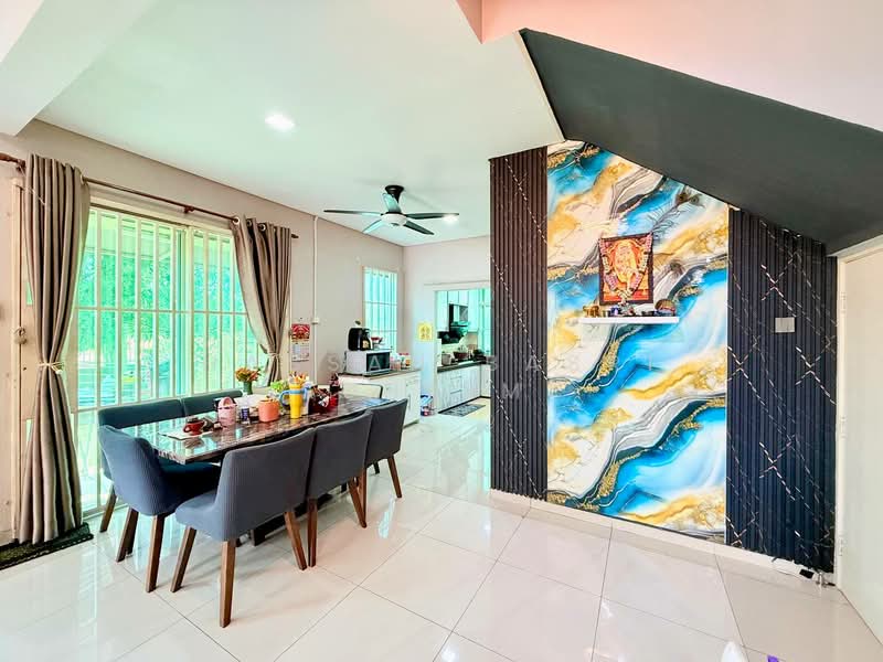 2-storey Terraced House for Sale in Bandar Warisan Puteri (Ampangan) - Hassan Basri Suhaimi - Dining Room - PropertyGuru.com.my