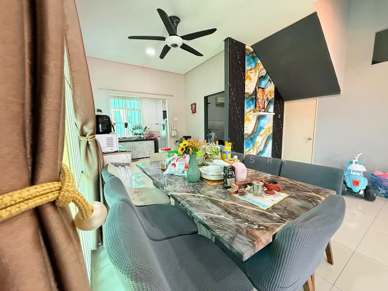 2-storey Terraced House for Sale in Bandar Warisan Puteri (Ampangan) - Hassan Basri Suhaimi - Dining Room - PropertyGuru.com.my