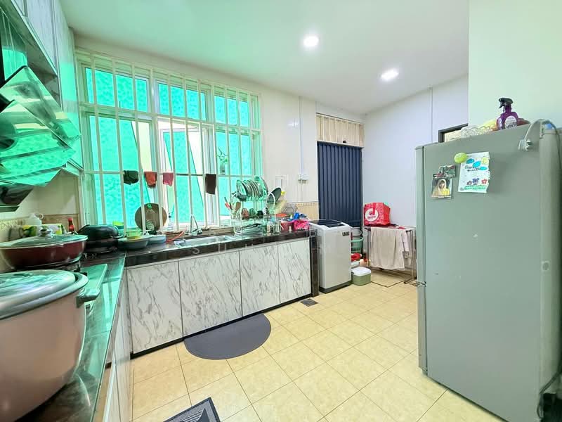 2-storey Terraced House for Sale in Bandar Warisan Puteri (Ampangan) - Hassan Basri Suhaimi - Kitchen - PropertyGuru.com.my