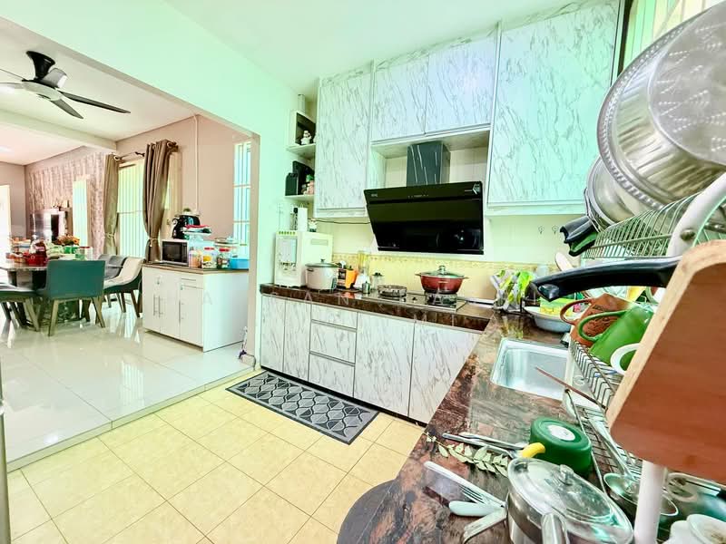 2-storey Terraced House for Sale in Bandar Warisan Puteri (Ampangan) - Hassan Basri Suhaimi - Kitchen - PropertyGuru.com.my