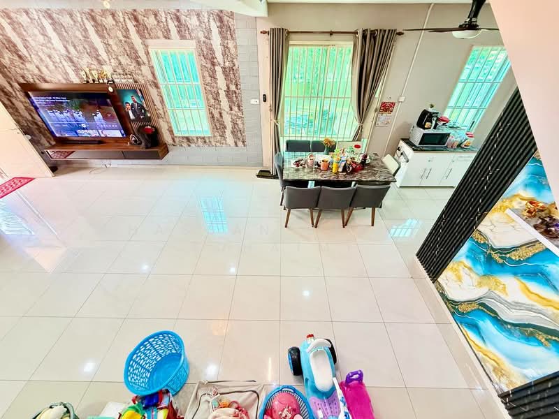 2-storey Terraced House for Sale in Bandar Warisan Puteri (Ampangan) - Hassan Basri Suhaimi - Living Room - PropertyGuru.com.my