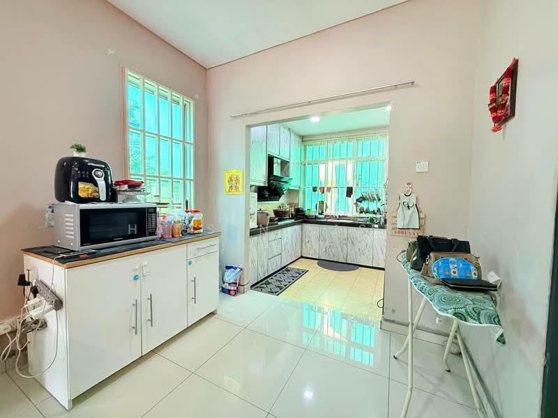2-storey Terraced House for Sale in Bandar Warisan Puteri (Ampangan) - Hassan Basri Suhaimi - Kitchen - PropertyGuru.com.my