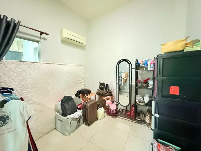 2-storey Terraced House for Sale in Bandar Warisan Puteri (Ampangan) - Hassan Basri Suhaimi - Bedroom - PropertyGuru.com.my