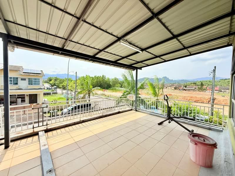 2-storey Terraced House for Sale in Bandar Warisan Puteri (Ampangan) - Hassan Basri Suhaimi - Balcony - PropertyGuru.com.my