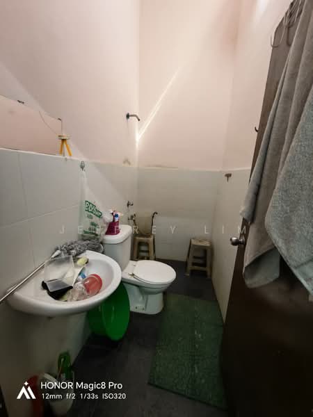 Rumah Teres 2 Tingkat untuk Dijual di Taman Scientex Senai (Senai) - Jeffrey Lim - Bathroom - PropertyGuru.com.my